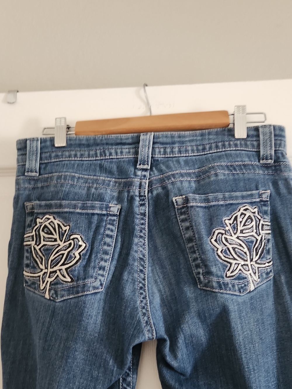 Lee Women's Blue Straight-Leg Jeans with Embroidered Back Pockets